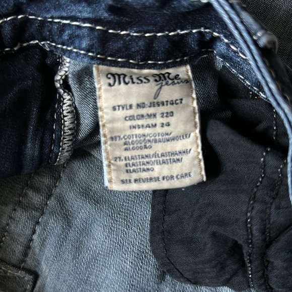 Miss Me Signature Cropped Jeans - Picture 6 of 6